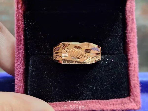 REGAL LEAF SIGNET Gold Ring